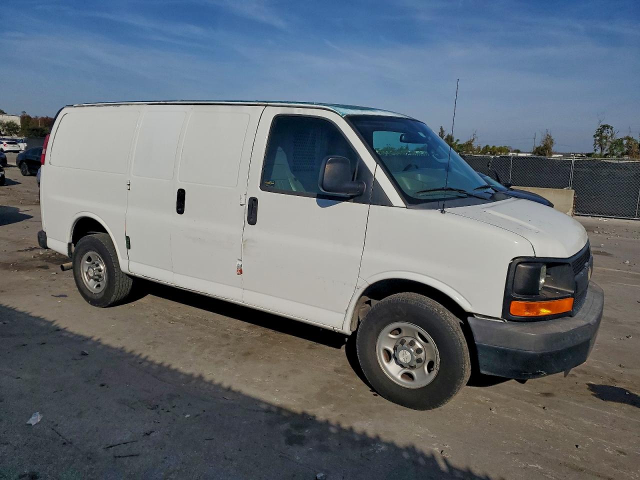 Chevrolet Express Image 4