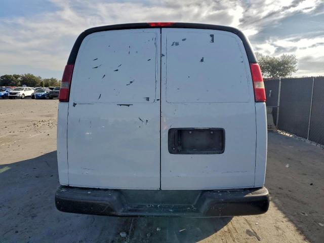 Chevrolet Express Image 6