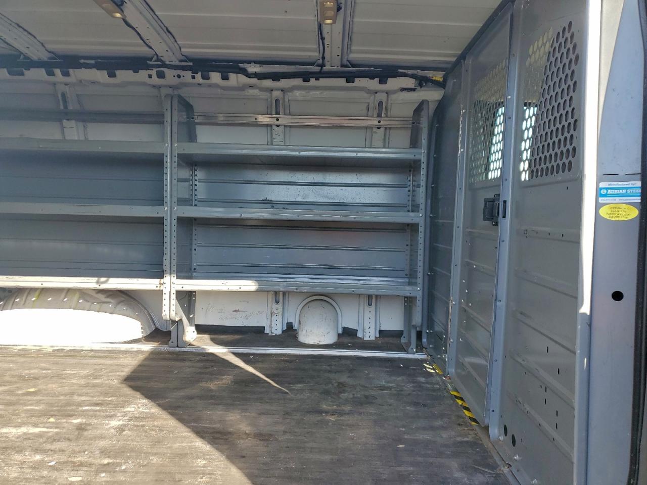 Chevrolet Express Image 9