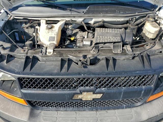 Chevrolet Express Image 12