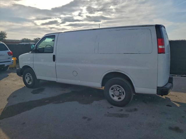 Chevrolet Express Image 2