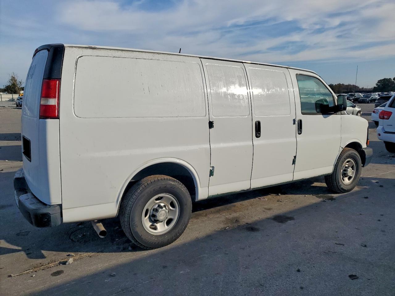 Chevrolet Express Image 3