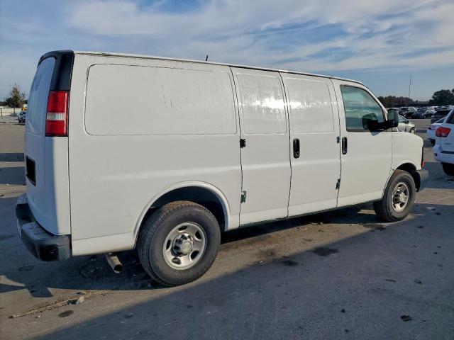 Chevrolet Express Image 3