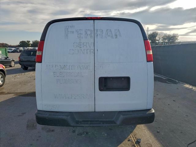 Chevrolet Express Image 9