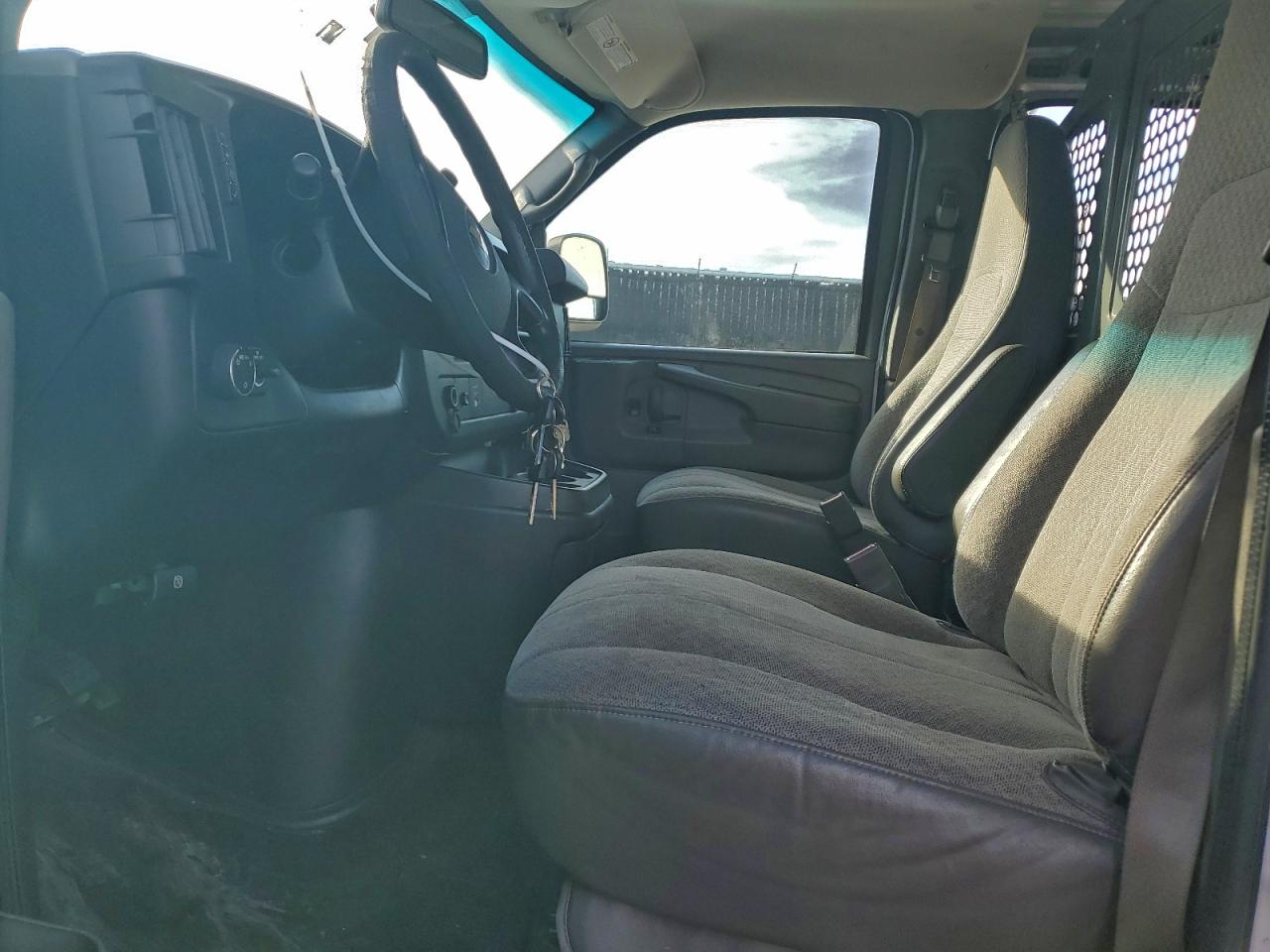 Chevrolet Express Image 6