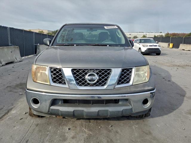 Nissan Frontier Crew Cab Le Image 5