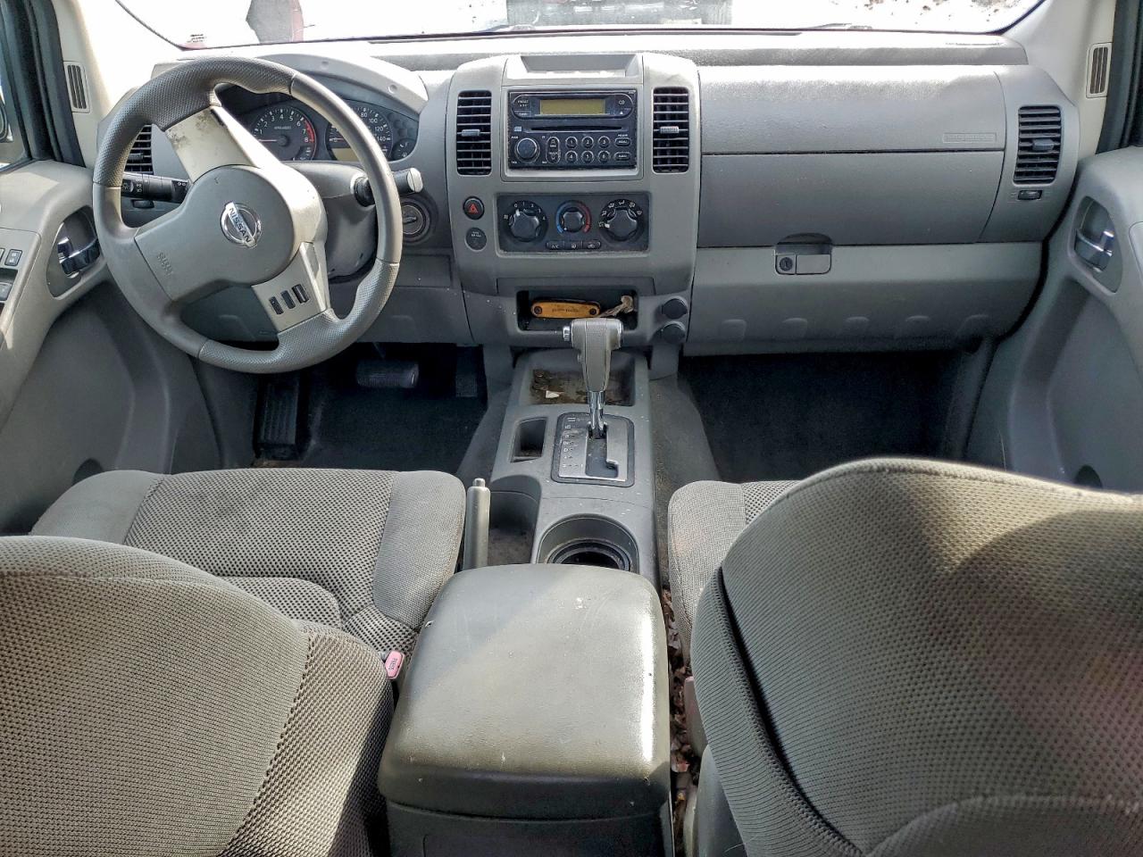 Nissan Frontier Crew Cab Le Image 9