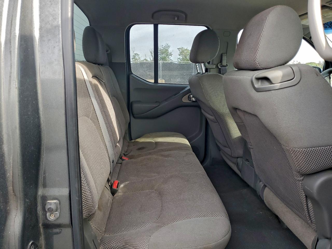 Nissan Frontier Crew Cab Le Image 12