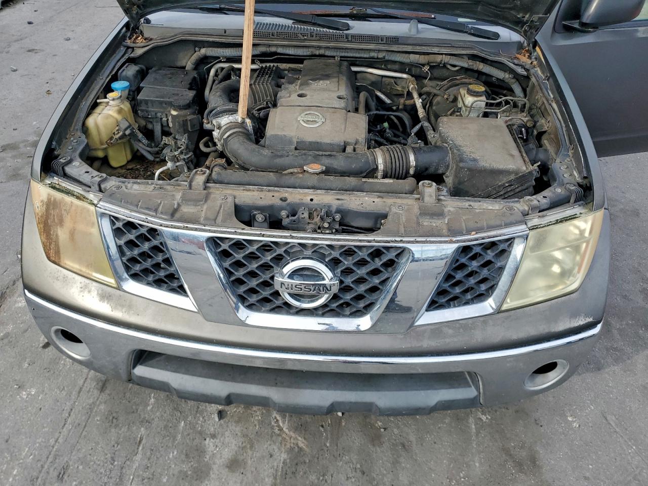 Nissan Frontier Crew Cab Le Image 11