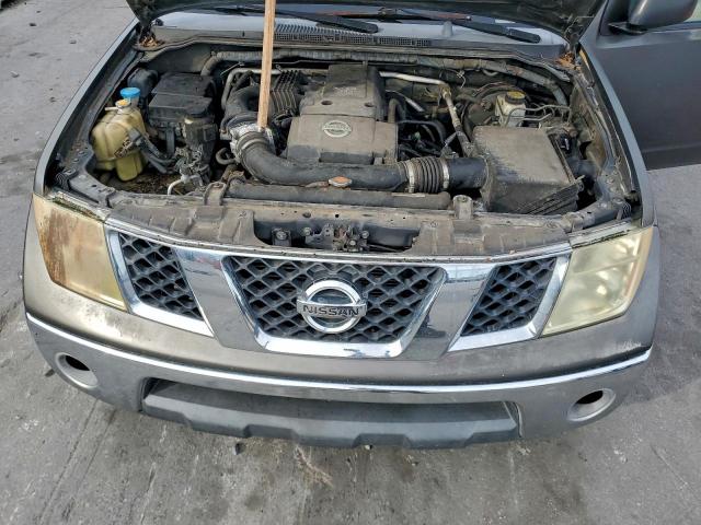 Nissan Frontier Crew Cab Le Image 11