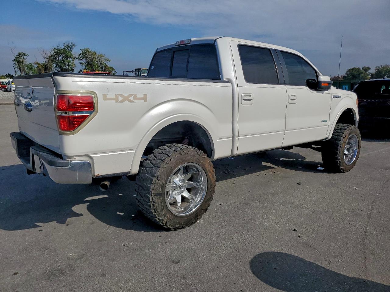 Ford F-150 Supercrew Image 11