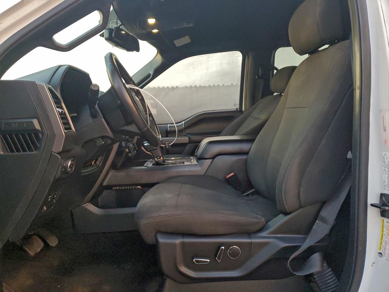 Ford F-150 Supercrew Image 4