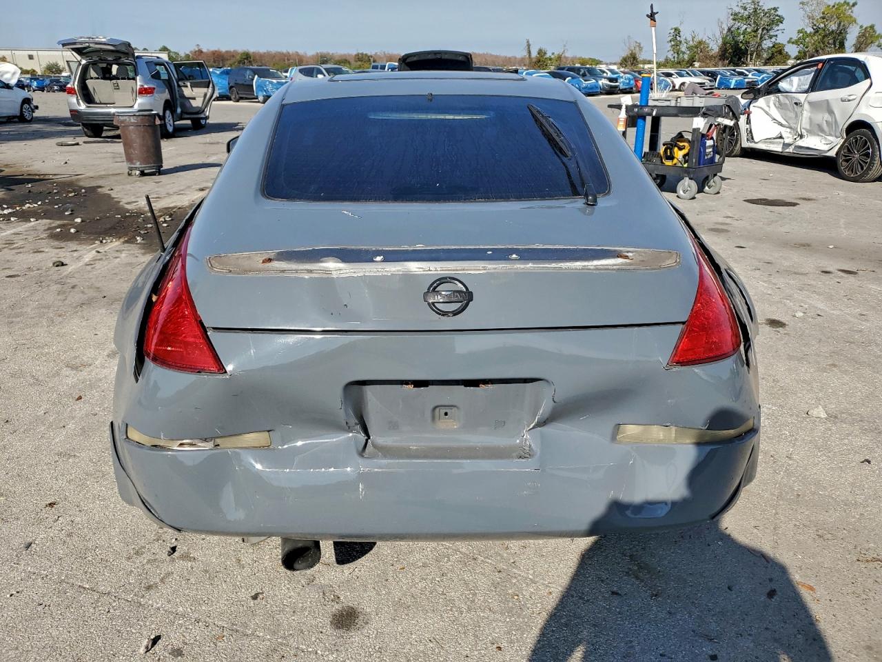 Nissan 350Z Coupe Image 12