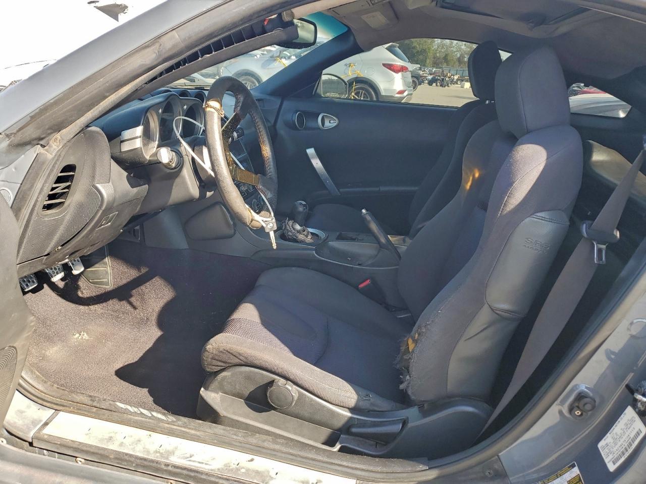 Nissan 350Z Coupe Image 7