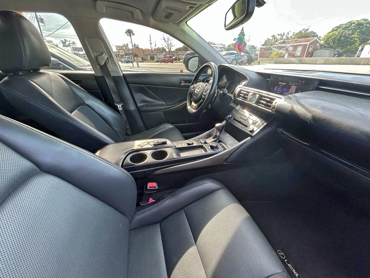 Lexus Is 250 Image 9