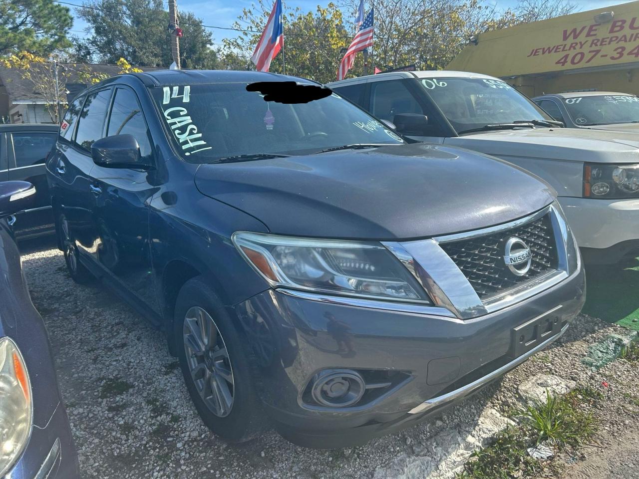 Nissan Pathfinder S Image 1