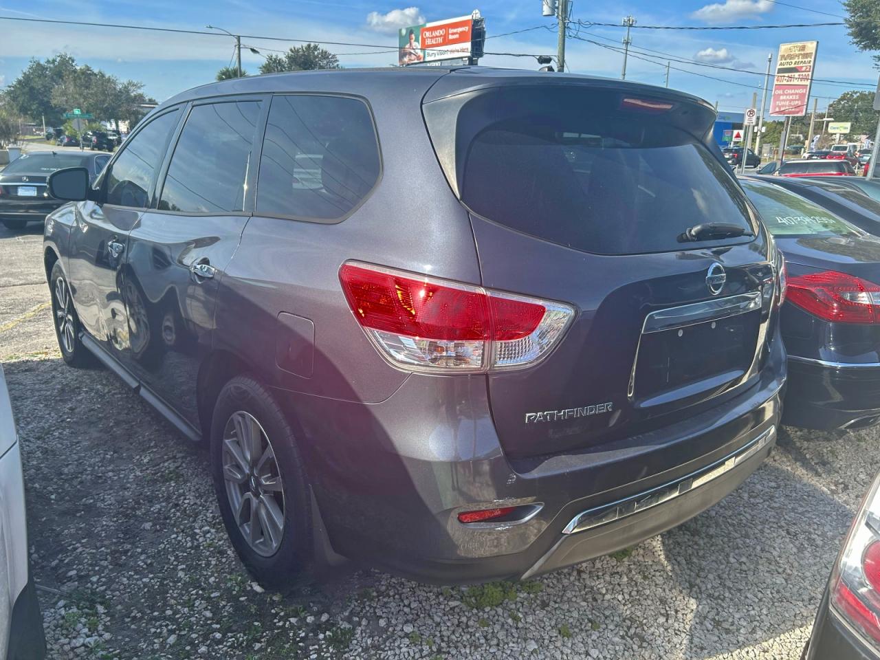 Nissan Pathfinder S Image 3