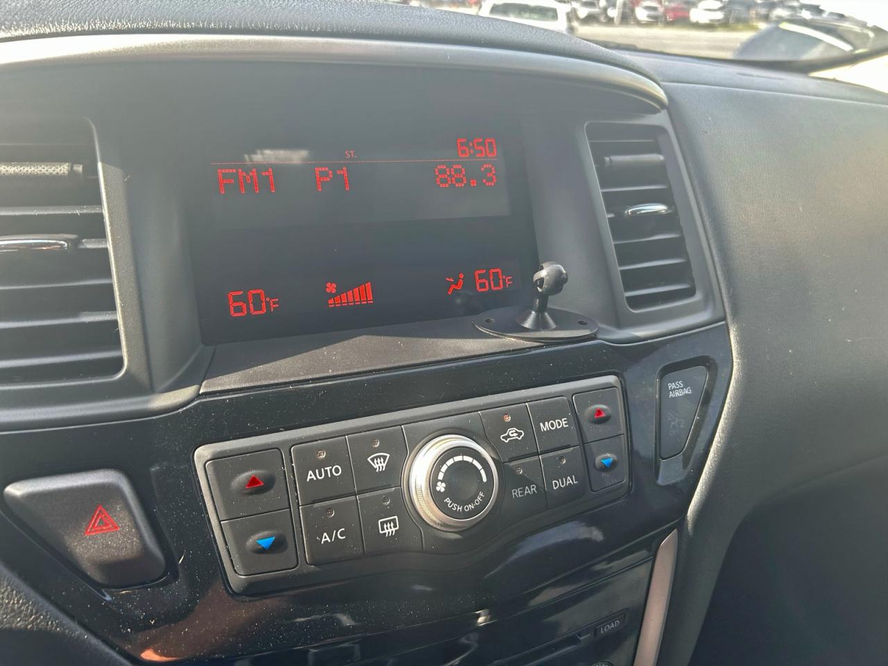 Nissan Pathfinder S Image 7