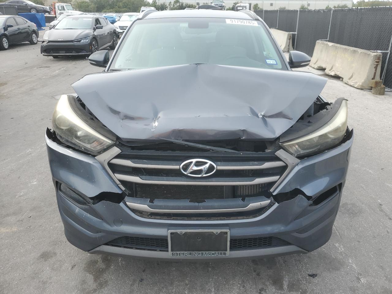 Hyundai TUCSON Limited Image 3