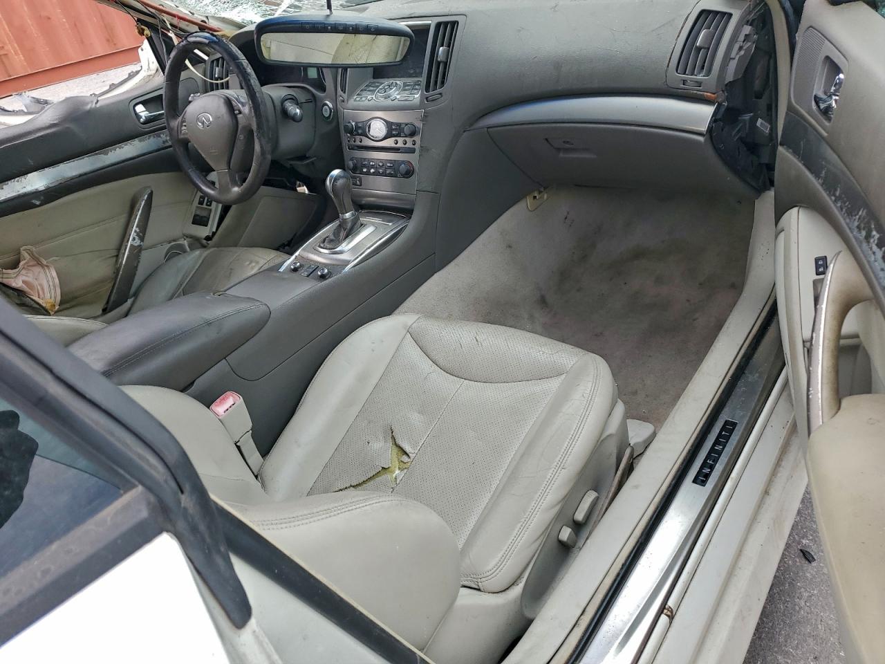 INFINITI G37 Image 9