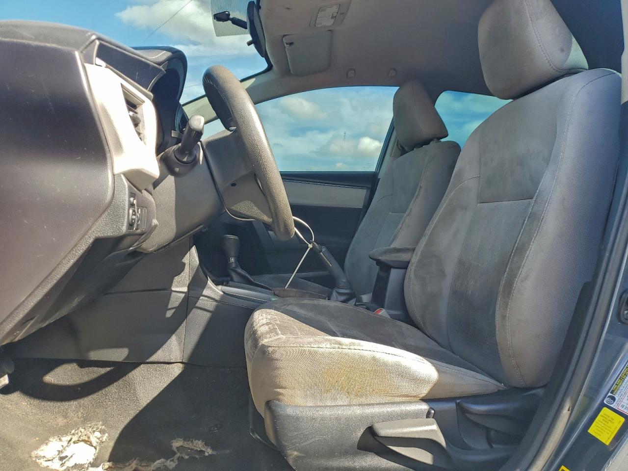 Toyota Corolla L Image 6