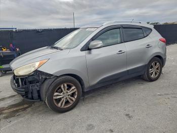  Salvage Hyundai TUCSON