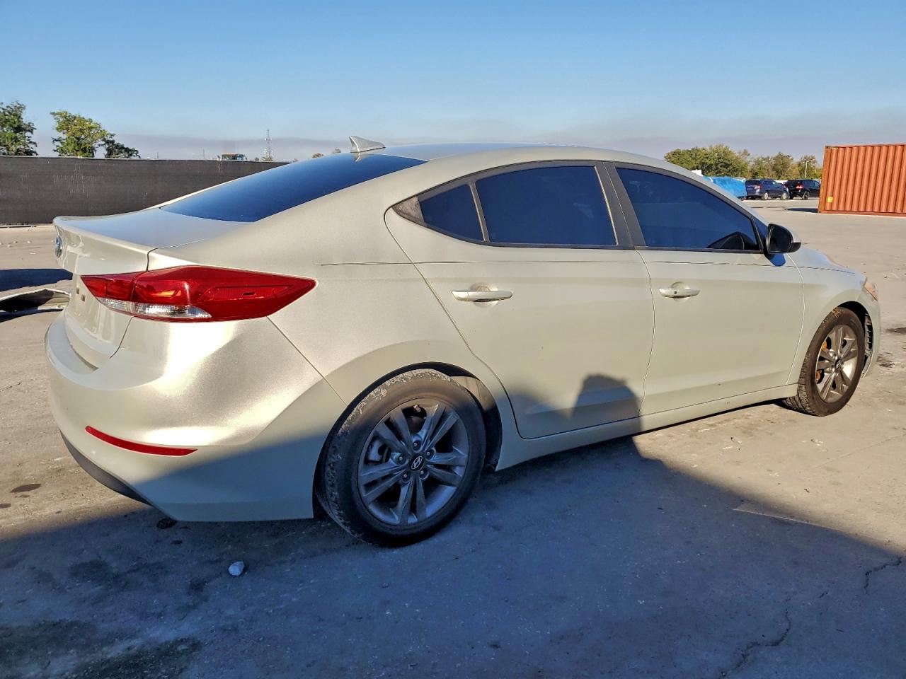 Hyundai ELANTRA Sel Image 2