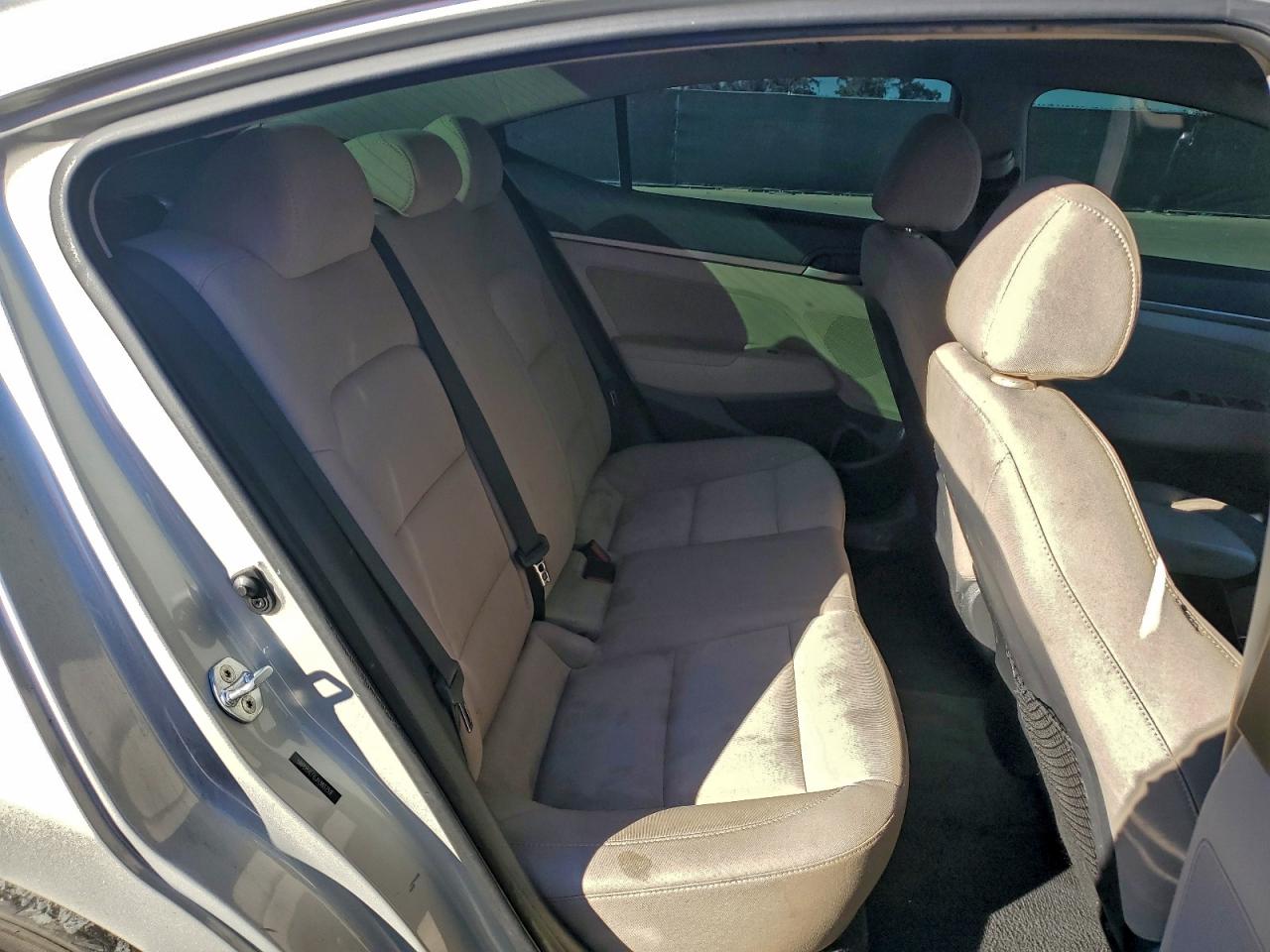 Hyundai ELANTRA Sel Image 12