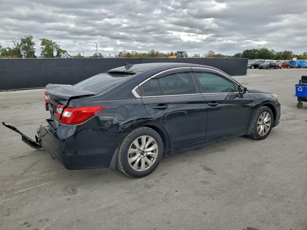 Subaru Legacy 2.5i Premium Image 2