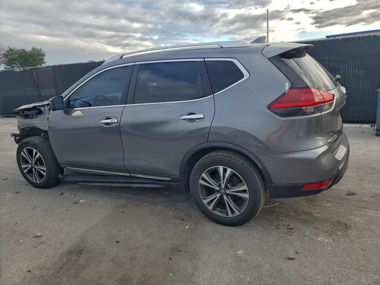 Nissan Rogue S Image 5