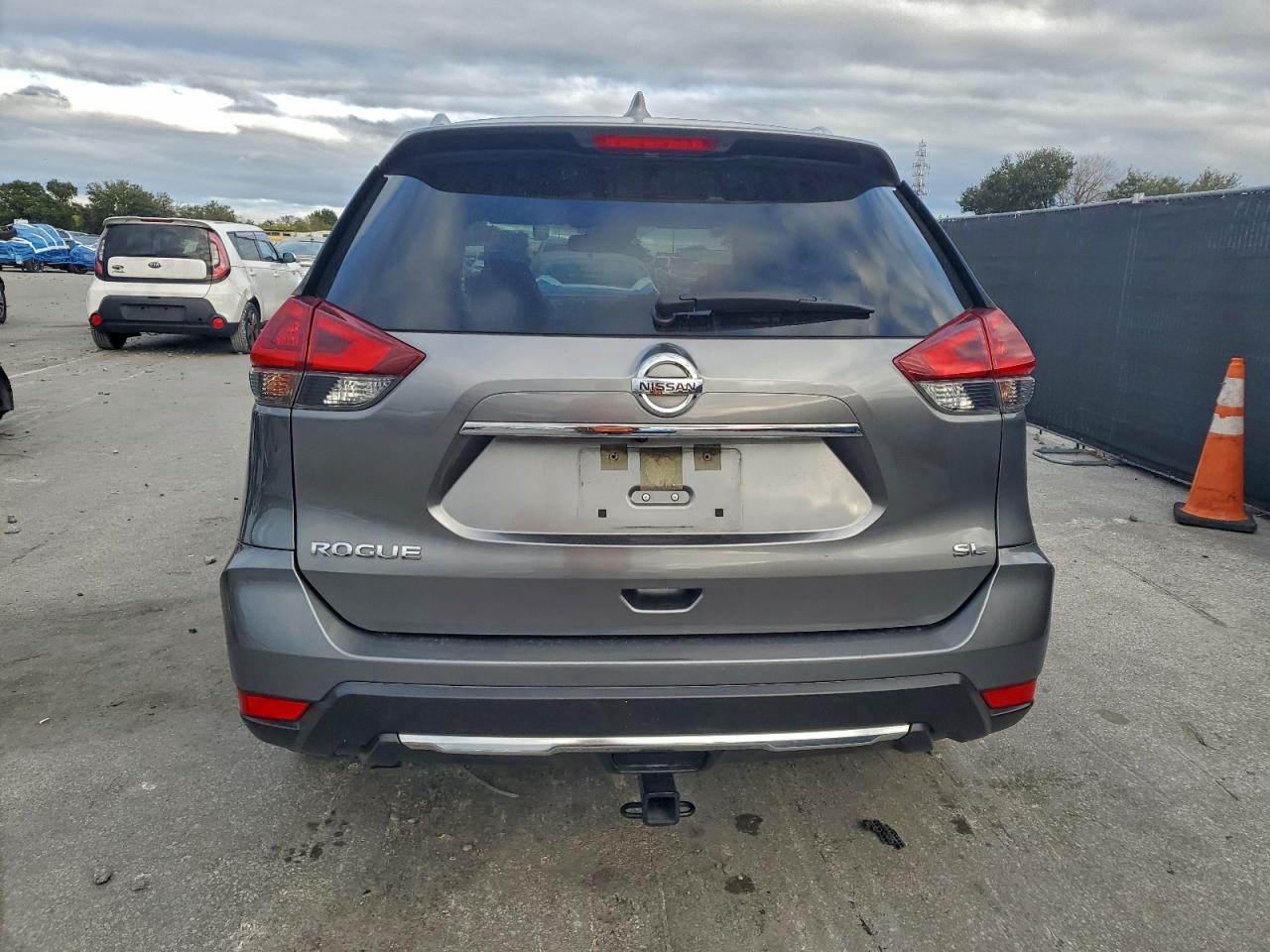 Nissan Rogue S Image 8