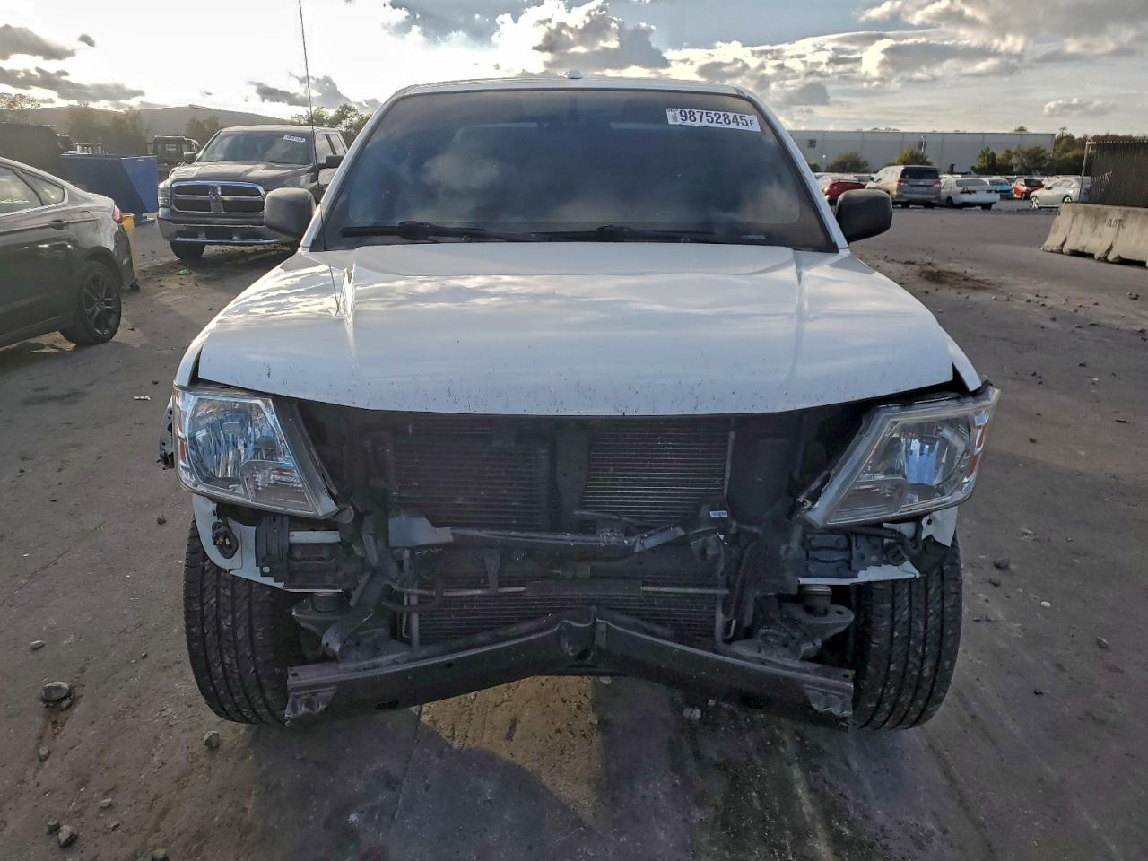 Nissan Frontier S Image 9