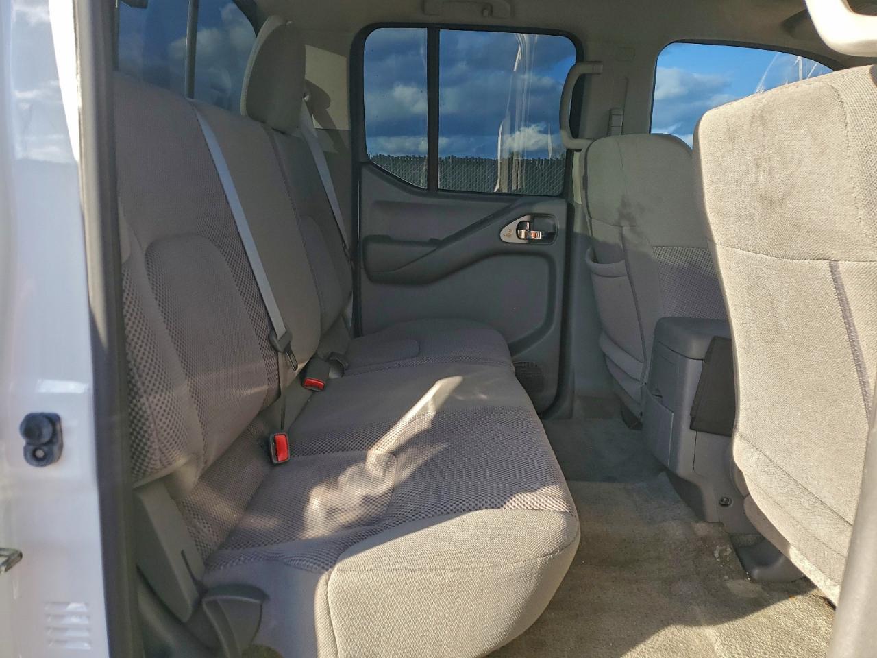 Nissan Frontier S Image 12