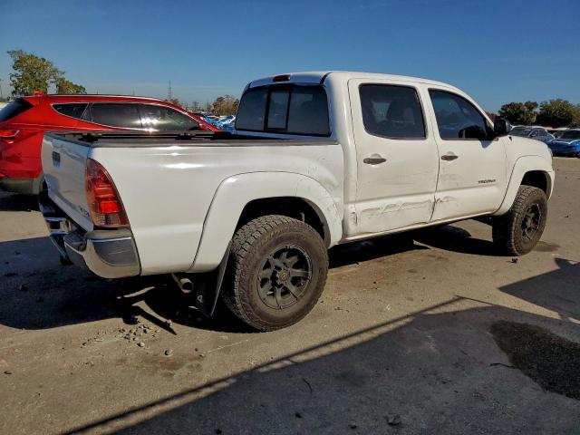 Toyota Tacoma Double Cab Image 4