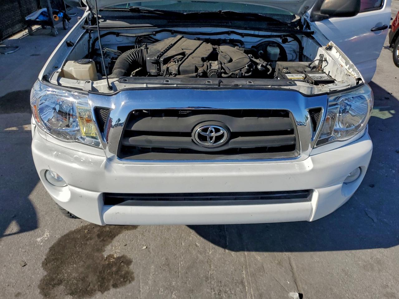 Toyota Tacoma Double Cab Image 3