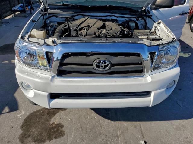 Toyota Tacoma Double Cab Image 3