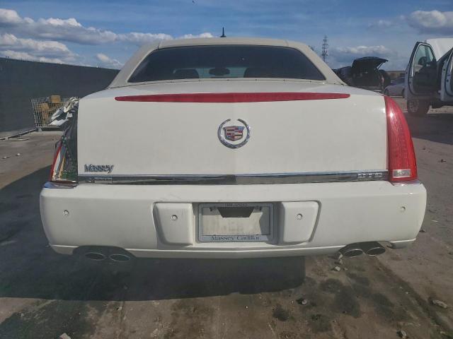 Cadillac DTS Image 7