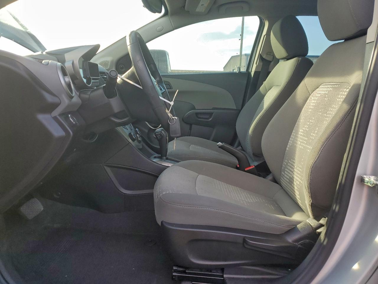 Chevrolet Sonic Ls Image 9