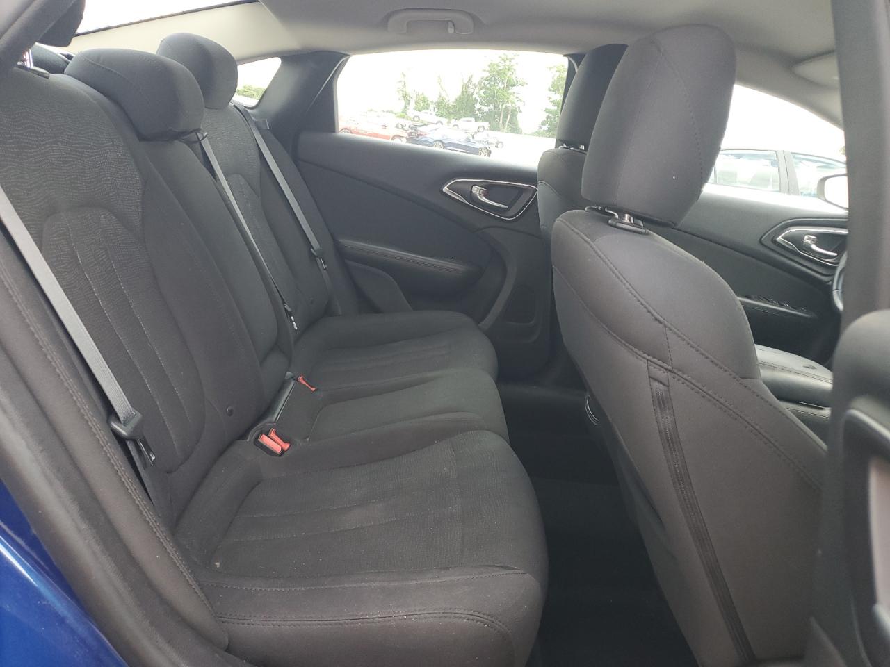 Chrysler 200 Limited Image 8