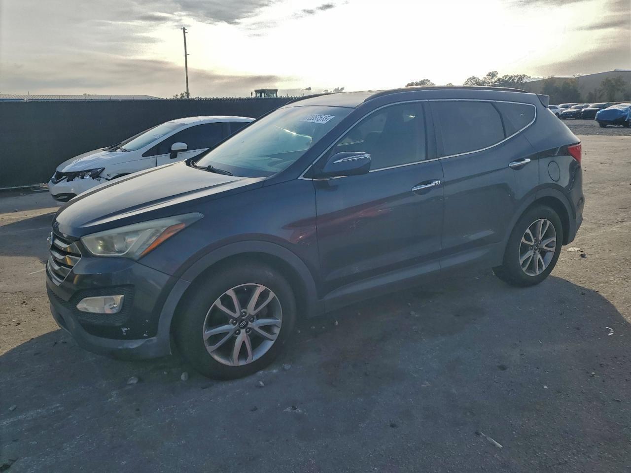 Hyundai SANTA FE Image 1