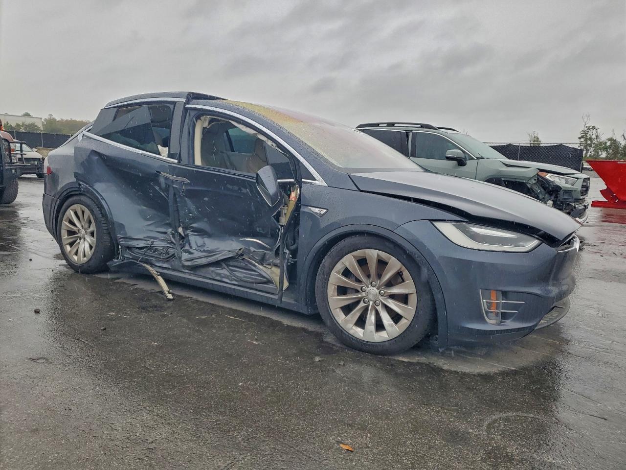 Tesla Model X Image 3