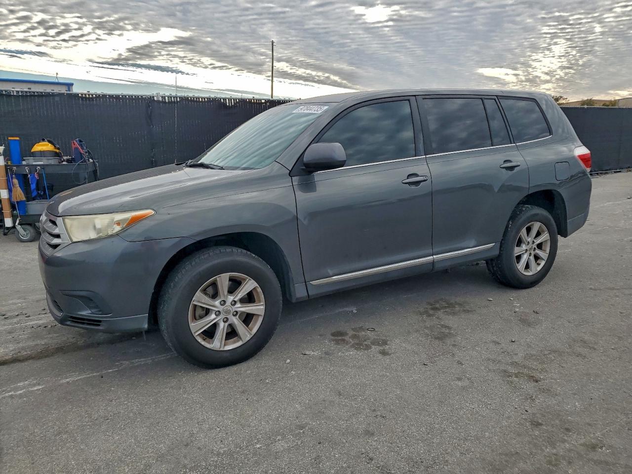 Toyota Highlander Base Image 1