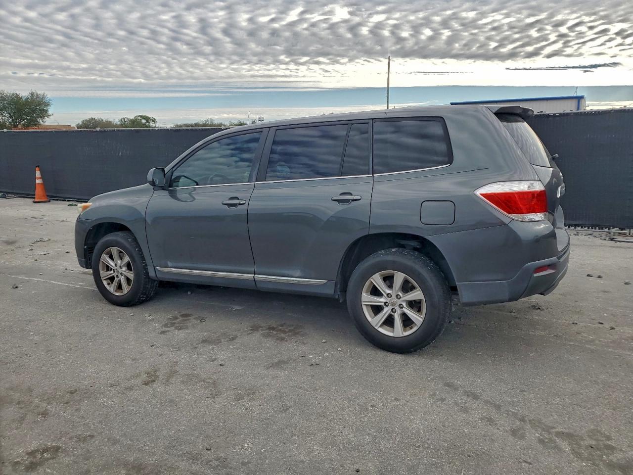 Toyota Highlander Base Image 3