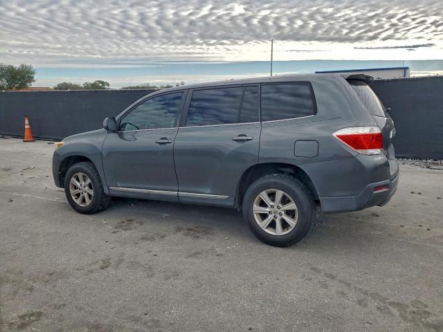 Toyota Highlander Base Image 3