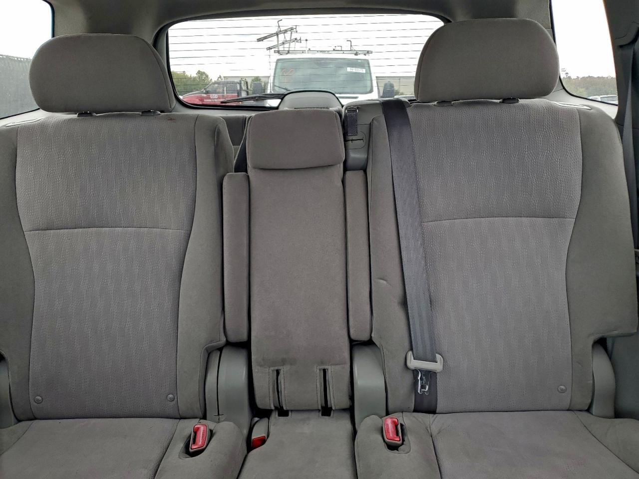 Toyota Highlander Base Image 9