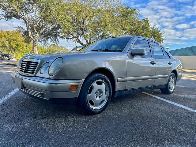 Mercedes-Benz E-Class 300td Image 2