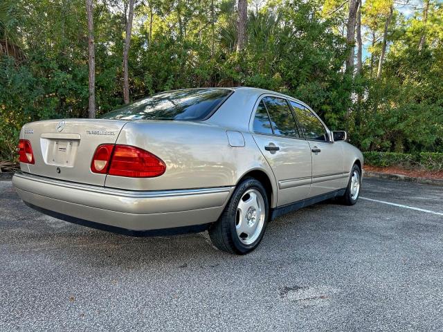 Mercedes-Benz E-Class 300td Image 4