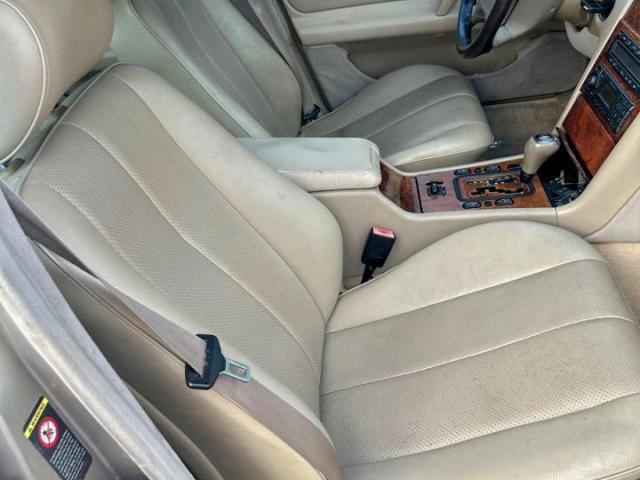 Mercedes-Benz E-Class 300td Image 7