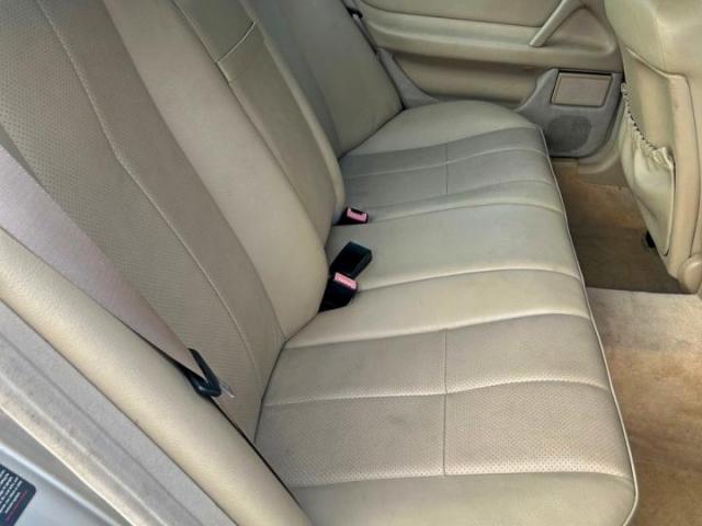 Mercedes-Benz E-Class 300td Image 10