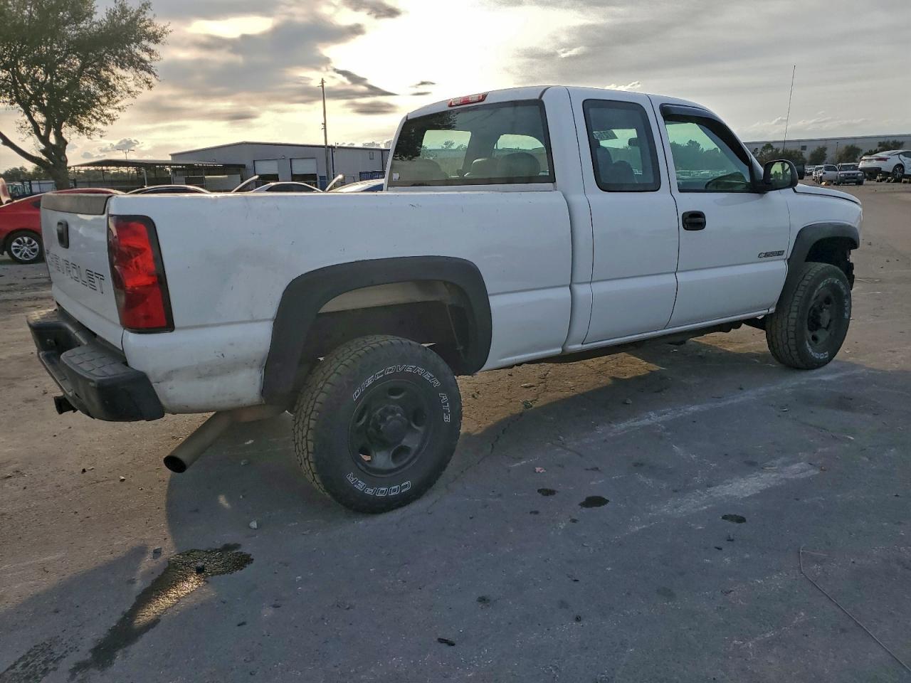 Chevrolet Silverado C2500 Heavy Duty Image 8